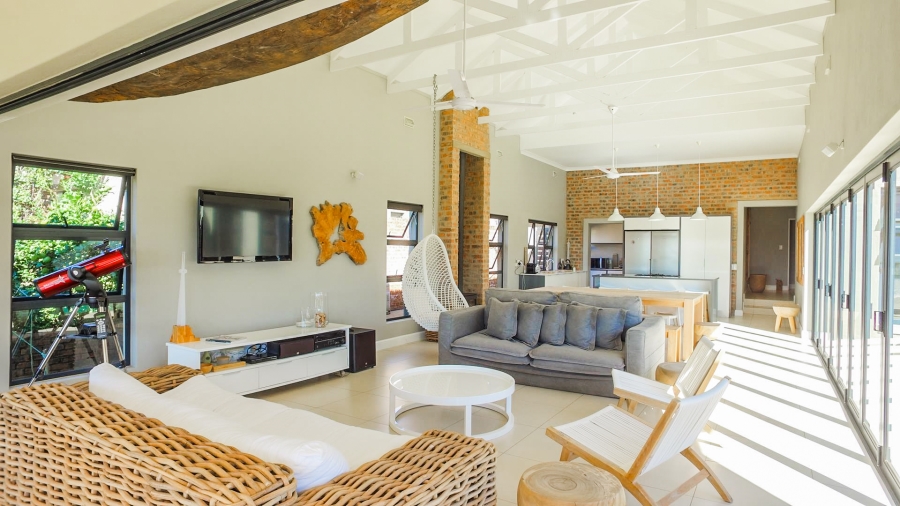 5 Bedroom Property for Sale in The Coves North West